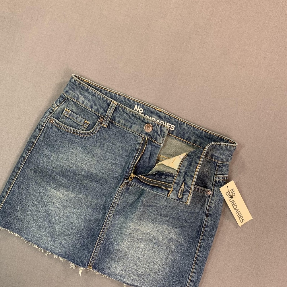 NEW No Boundaries Skirt Juniors XXS 00 Blue Denim Mini Raw Hem Mid Stretch‎ 28"